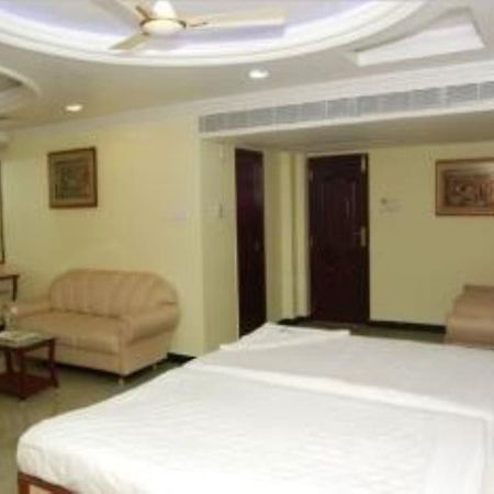 Shri Perumal Inn ポンディシェリ エクステリア 写真