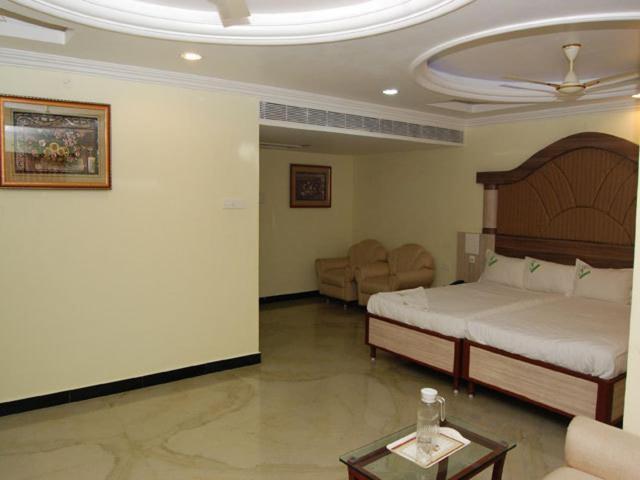 Shri Perumal Inn ポンディシェリ エクステリア 写真